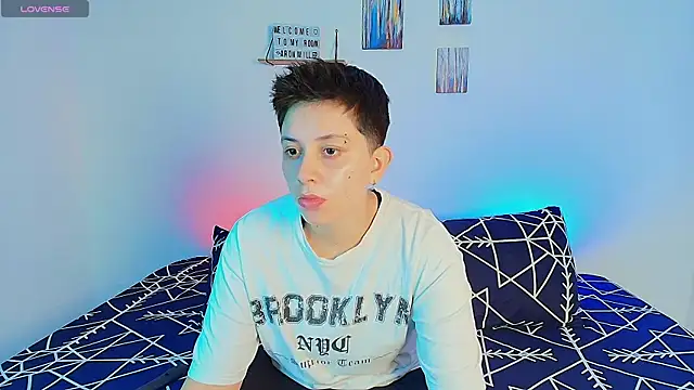 Snapshot of aron_wi chatting on 03.15.25 aron wi online show from 03.15.25