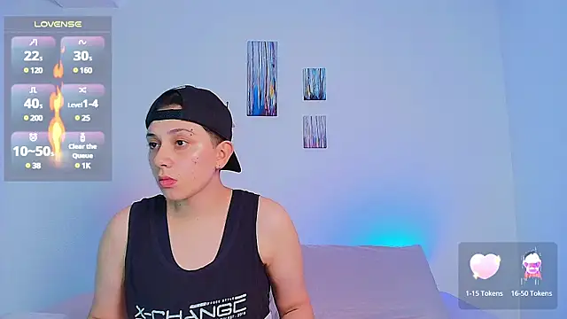 Snapshot of aron_wi chatting on 03.19.25 aron wi online show from 03.19.25