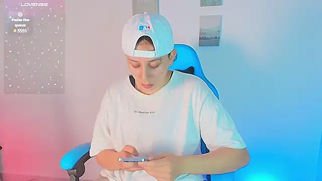 Snapshot of aron_wi chatting on 03.19.25 aron wi online show from 03.19.25