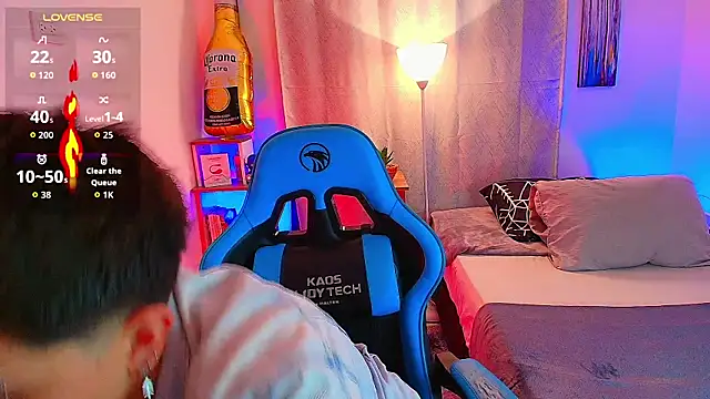 Snapshot of aron_wi chatting on 09.24.25 aron wi online show from 09.24.25