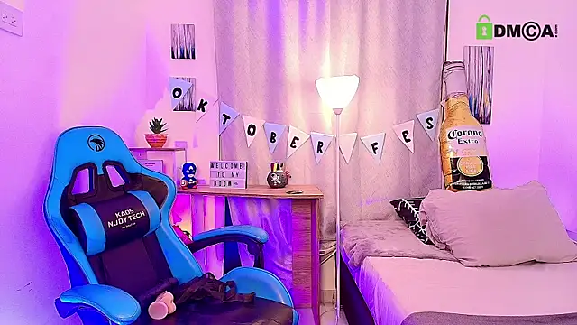 Snapshot of aron_wi chatting on 10.01.25 aron wi online show from 10.01.25