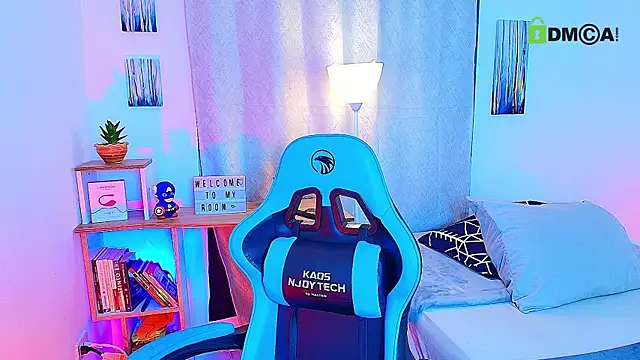 Snapshot of aron_wi chatting on 10.09.25 aron wi online show from 10.09.25