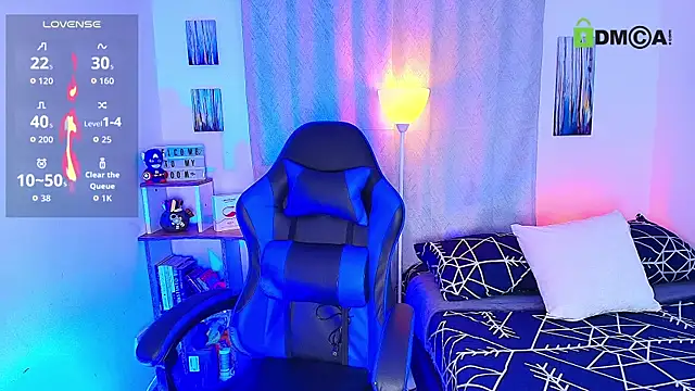 Snapshot of aron_wi chatting on 10.24.25 aron wi online show from 10.24.25