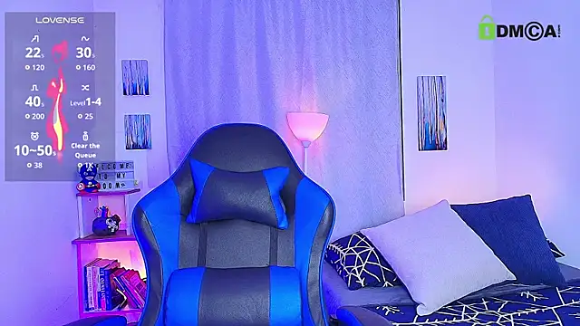 Snapshot of aron_wi chatting on 10.31.25 aron wi online show from 10.31.25