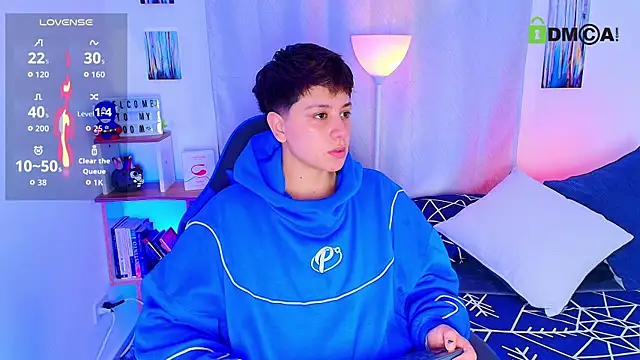 Snapshot of aron_wi chatting on 11.18.25 aron wi online show from 11.18.25