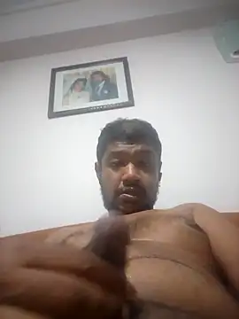 Snapshot of RoyPapafarid chatting on 03.20.25 RoyPapafarid online show from 03.20.25