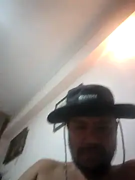 Snapshot of RoyPapafarid chatting on 03.20.25 RoyPapafarid online show from 03.20.25