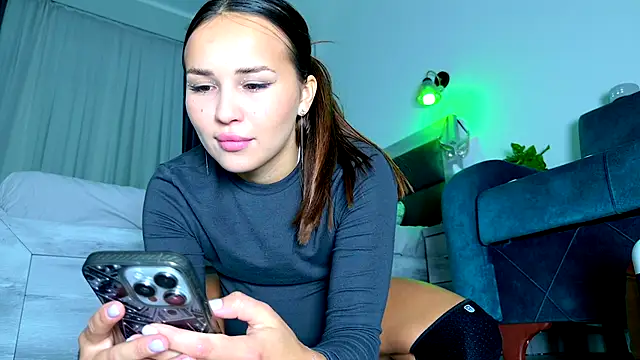 Brenda M00n online show from 10.25.25