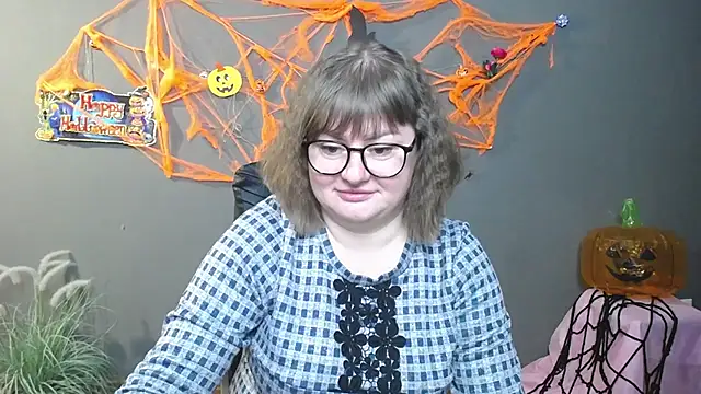 ZannaDreil online show from 10.31.25