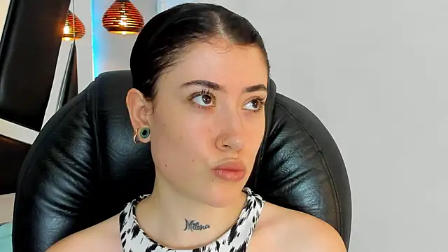 Snapshot of melody_suarez chatting on 12.10.24 melody suarez online show from 12.10.24