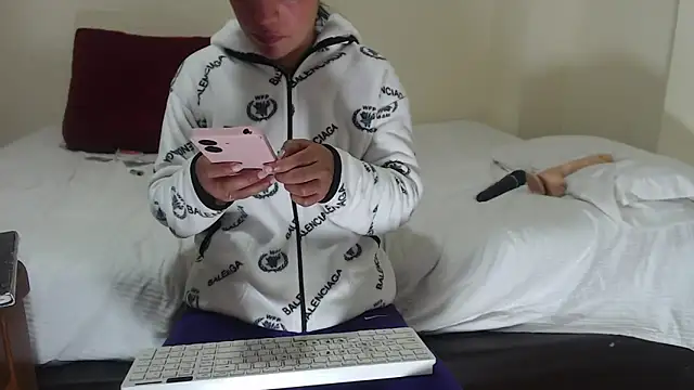 Snapshot of michel_ex33 chatting on 03.20.25 michel ex33 online show from 03.20.25