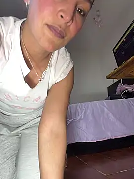 Snapshot of michel_ex33 chatting on 02.10.26 michel ex33 online show from 02.10.26