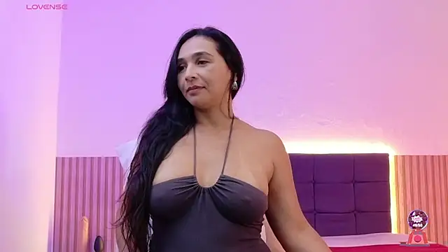 Snapshot of DIOSA-HOT chatting on 10.25.25 DIOSA-HOT online show from 10.25.25