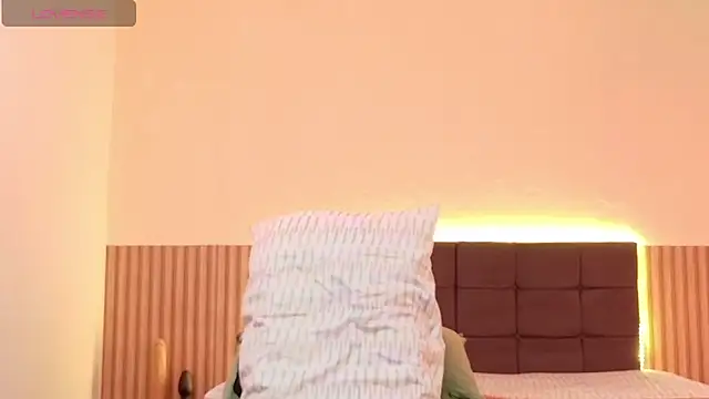 Snapshot of DIOSA-HOT chatting on 11.11.25 DIOSA-HOT online show from 11.11.25