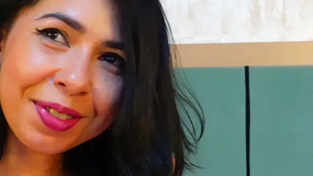 Snapshot of SarraRose chatting on 01.16.25 SarraRose online show from 01.16.25