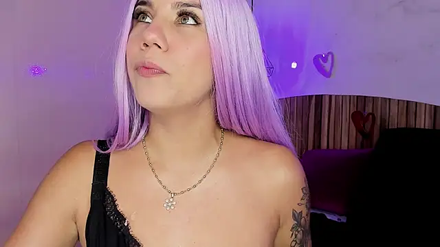 Snapshot of MelaniieRoux chatting on 02.12.25 MelaniieRoux online show from 02.12.25