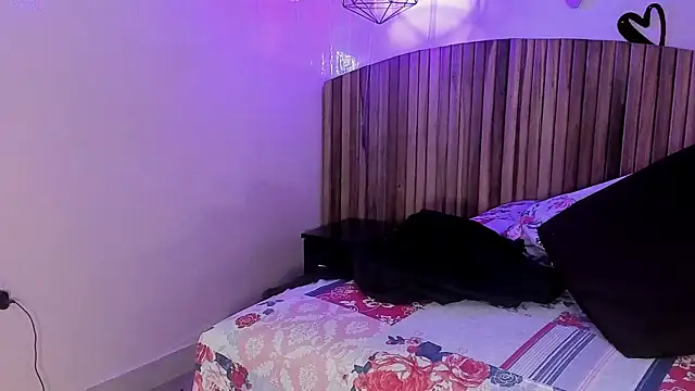 Snapshot of MelaniieRoux chatting on 02.19.25 MelaniieRoux online show from 02.19.25