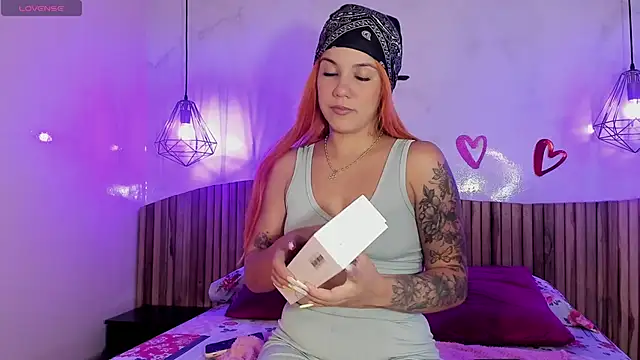 Snapshot of MelaniieRoux chatting on 02.20.25 MelaniieRoux online show from 02.20.25