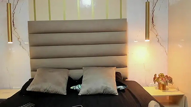 Snapshot of MelaniieRoux chatting on 03.08.25 MelaniieRoux online show from 03.08.25