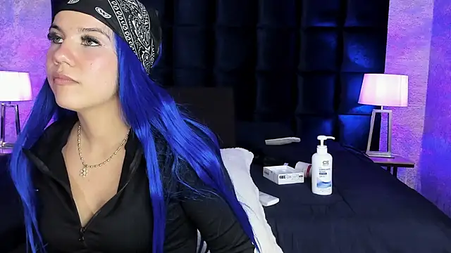 Snapshot of MelaniieRoux chatting on 03.18.25 MelaniieRoux online show from 03.18.25