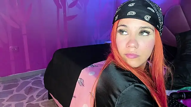 Snapshot of MelaniieRoux chatting on 03.22.25 MelaniieRoux online show from 03.22.25