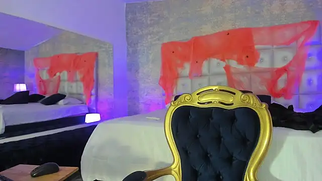 Snapshot of MelaniieRoux chatting on 10.12.25 MelaniieRoux online show from 10.12.25