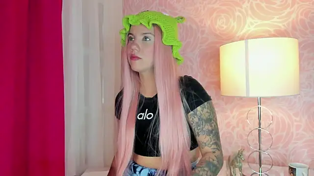 Snapshot of MelaniieRoux chatting on 11.07.25 MelaniieRoux online show from 11.07.25