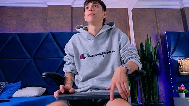 Snapshot of Lion_Foster01 chatting on 10.24.25 Lion Foster01 online show from 10.24.25