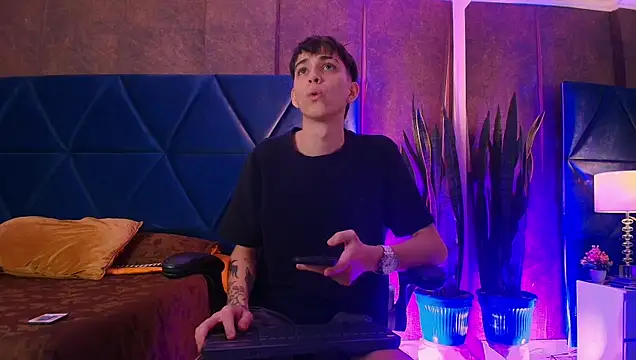 Snapshot of Lion_Foster01 chatting on 12.02.25 Lion Foster01 online show from 12.02.25