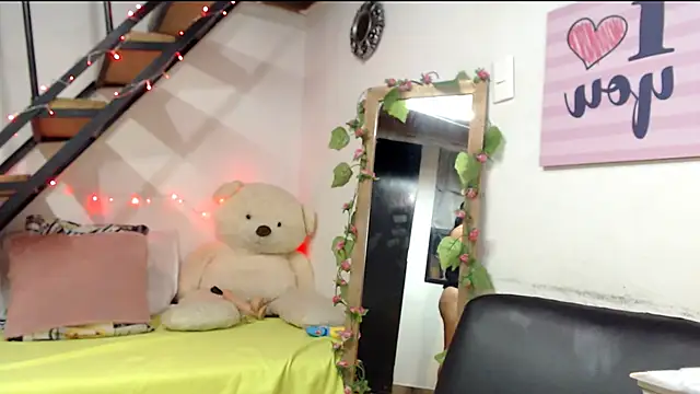 Snapshot of luna_sky83 chatting on 12.30.24 luna sky83 online show from 12.30.24