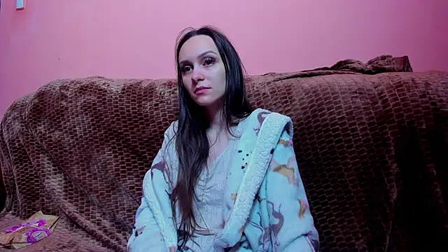 AlmaQueen online show from 12.07.24