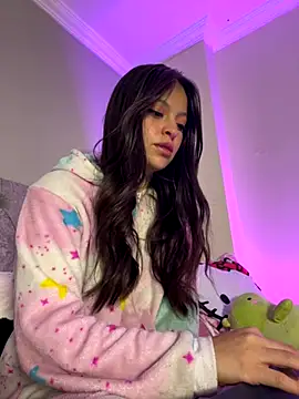 LucyEvans  online show from 10.30.25