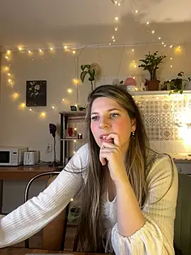 Annie aww online show from 03.08.25