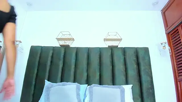 nahomygrey  online show from 04.17.26