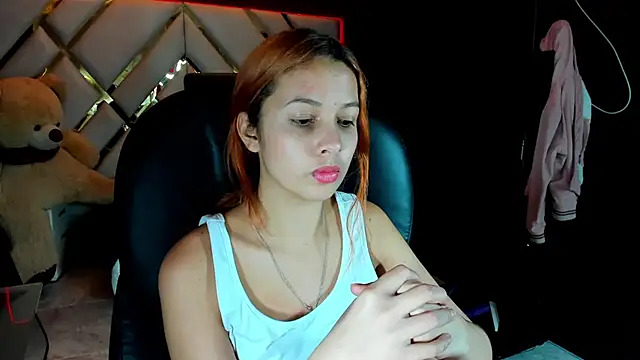 Paris Petit online show from 12.15.25