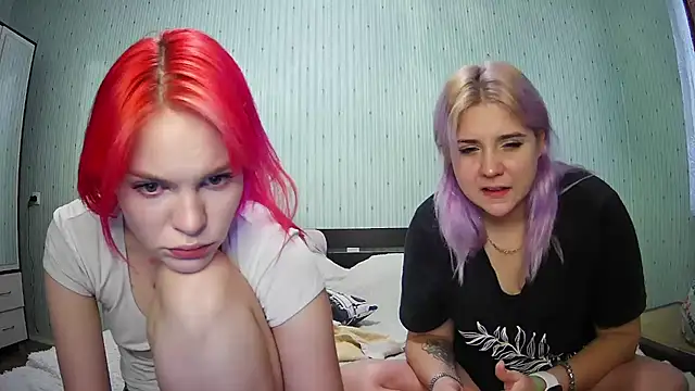 Snapshot of ChrisGirls chatting on 12.07.24 ChrisGirls online show from 12.07.24
