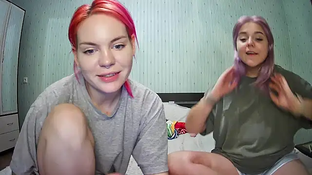 Snapshot of ChrisGirls chatting on 12.18.24 ChrisGirls online show from 12.18.24