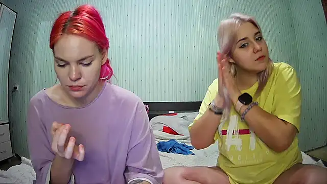 Snapshot of ChrisGirls chatting on 12.20.24 ChrisGirls online show from 12.20.24