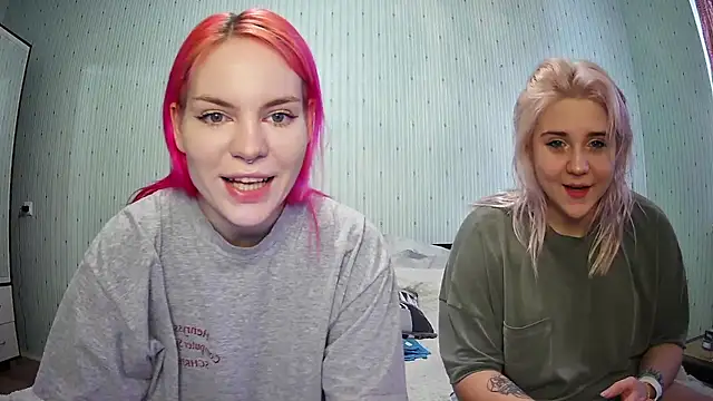 Snapshot of ChrisGirls chatting on 12.22.24 ChrisGirls online show from 12.22.24