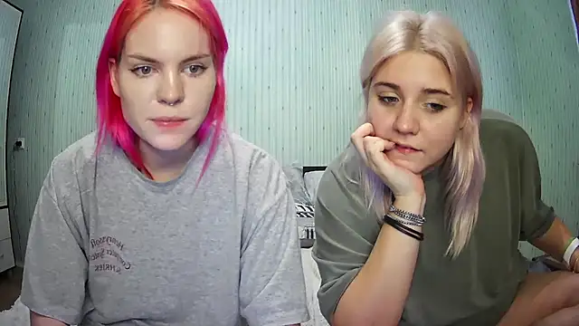 Snapshot of ChrisGirls chatting on 12.22.24 ChrisGirls online show from 12.22.24