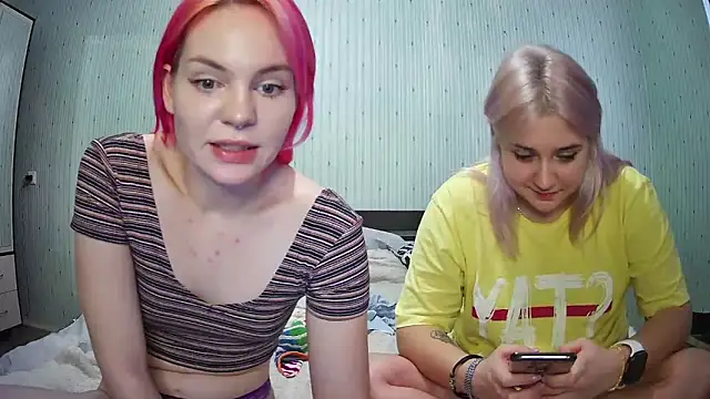 Snapshot of ChrisGirls chatting on 12.24.24 ChrisGirls online show from 12.24.24