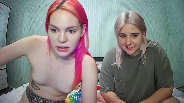 Snapshot of ChrisGirls chatting on 12.26.24 ChrisGirls online show from 12.26.24