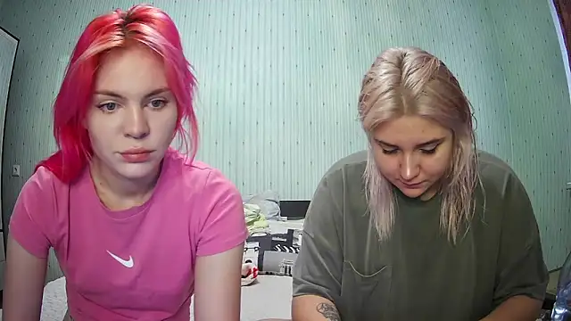 Snapshot of ChrisGirls chatting on 12.27.24 ChrisGirls online show from 12.27.24