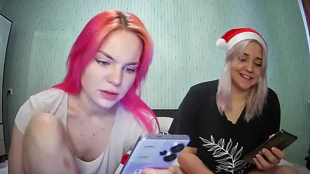 Snapshot of ChrisGirls chatting on 12.29.24 ChrisGirls online show from 12.29.24