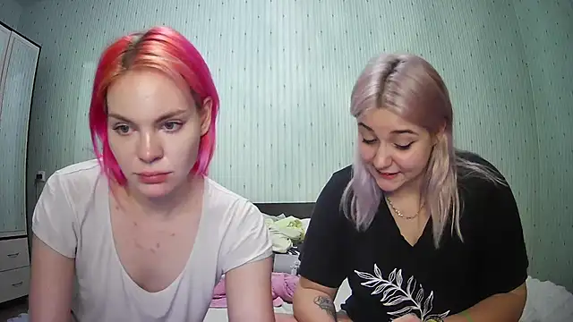 Snapshot of ChrisGirls chatting on 12.29.24 ChrisGirls online show from 12.29.24
