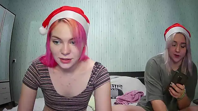 Snapshot of ChrisGirls chatting on 12.30.24 ChrisGirls online show from 12.30.24