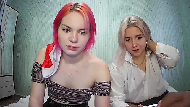 Snapshot of ChrisGirls chatting on 12.31.24 ChrisGirls online show from 12.31.24