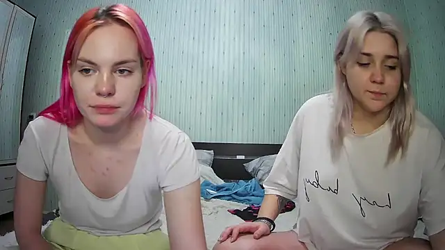 Snapshot of ChrisGirls chatting on 01.04.25 ChrisGirls online show from 01.04.25