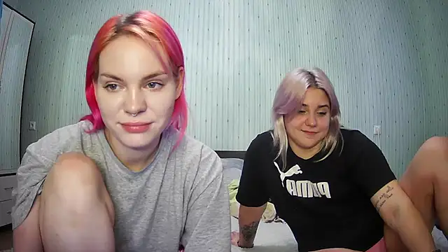 Snapshot of ChrisGirls chatting on 01.07.25 ChrisGirls online show from 01.07.25