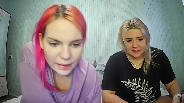 Snapshot of ChrisGirls chatting on 01.11.25 ChrisGirls online show from 01.11.25